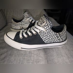 Women's size 8 converse all star low top black and white.